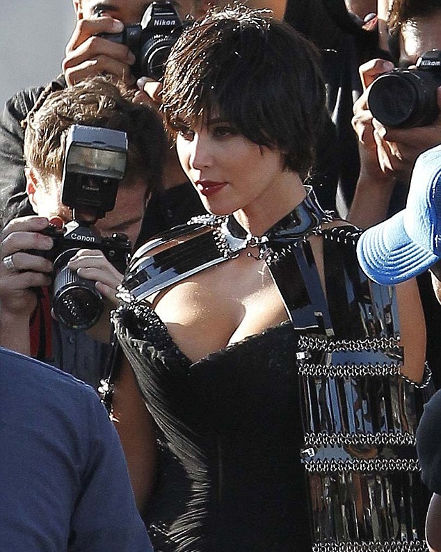 ΔΕΙΤΕ: Με αγορίστικο λουκ η Kim Kardashian! - Φωτογραφία 2