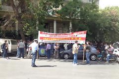 Συγκέντρωση τώρα στην πλατεία Bάθης από την ομοσπονδία τύπου και χαρτου