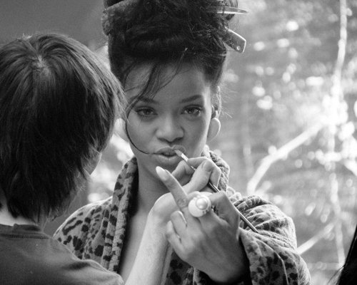 Κι άλλη γυμνή φωτογραφία της Rihanna στο Facebook... - Φωτογραφία 11