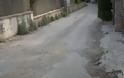 Κακοτεχνίες στην οδό Ηρακλή Ρήγα στη Δροσιά εξαιτίας του έργου αποχέτευσης - Φωτογραφία 1