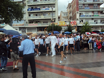 Παλλαϊκή υποδοχή της ολυμπιακής φλόγας στην Κατερίνη - Φωτογραφία 2