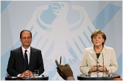 Μέρκελ-Ολάντ: Θέλουμε να παραμείνει η Ελλάδα στην ευρωζώνη - Φωτογραφία 1