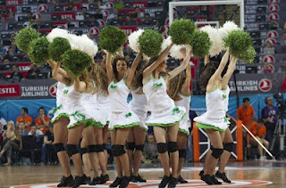 ΕΝΤΥΠΩΣΙΑΚΕΣ ΟΣΟ ΚΑΙ... ΚΑΥΤΕΣ ΟΙ CHEERLEADERS ΤΗΣ ΖΑΛΓΚΙΡΙΣ ΣΤΟ FINAL4! *BINTEO* - Φωτογραφία 2