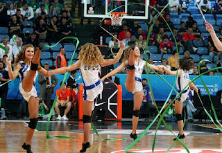 ΕΝΤΥΠΩΣΙΑΚΕΣ ΟΣΟ ΚΑΙ... ΚΑΥΤΕΣ ΟΙ CHEERLEADERS ΤΗΣ ΖΑΛΓΚΙΡΙΣ ΣΤΟ FINAL4! *BINTEO* - Φωτογραφία 3