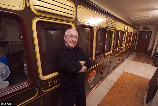 Έβαλε ένα τρένο 130 ετών μέσα στο σπίτι του... - Φωτογραφία 6