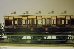 Έβαλε ένα τρένο 130 ετών μέσα στο σπίτι του...