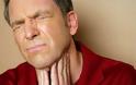 Ένας πονόλαιμος μπορεί να οφείλεται σε αμυγδαλίτιδα. Πώς θα το καταλάβουμε και πώς αντιμετωπίζεται;