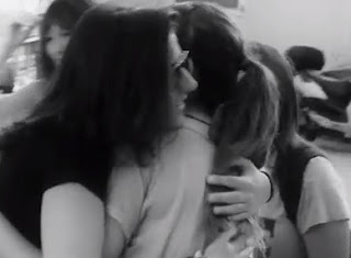 Free Hugs Αχαρναί [video] - Φωτογραφία 1