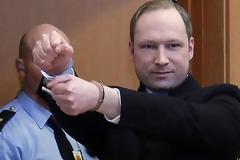 Ανατριχιαστικές καταθέσεις στη δίκη του Μπρέιβικ [ΦΩΤΟ]