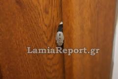 Απίστευτο: Το φίδι πιάστηκε στην πόρτα!