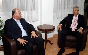 Δεν τα βρίσκουν ΑΚΕΛ- ΔΗΚΟ για τον νέο πρόεδρο της Κύπρου - Φωτογραφία 1