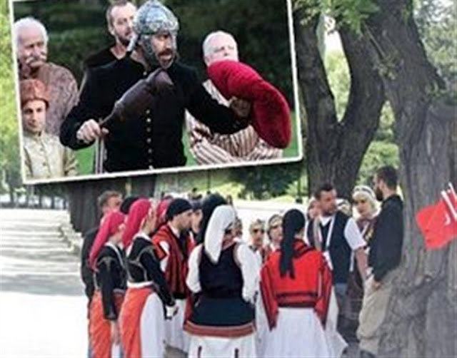 Έστειλαν Ελληνόπουλα να τιμήσουν τον Κεμάλ! - Φωτογραφία 1