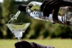 Η Τζούλια είχε μπουκάλι σαμπάνιας...Αν είχε μπουκάλι βότκας??