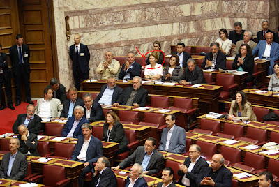Αποχώρησε από τη Βουλή, η γνωστή Ρεπούση, όταν ο β. Πολύδωρας κάλεσε τους βουλευτές σε ενός λεπτού σιγή στη μνήμη της γενοκτονίας του Ποντιακού Ελληνισμού!!! - Φωτογραφία 1