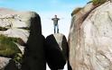 10 διάσημοι «βράχοι - ακροβάτες» στον κόσμο! - Φωτογραφία 10