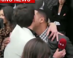 VIDEO: Ο Γουίλ Σμιθ χαστουκίζει ρεπόρτερ γιατί πήγε να τον φιλήσει στο στόμα - Φωτογραφία 1