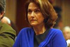 Τα χώνουν άσχημα στη Ρεπούση στο Facebook