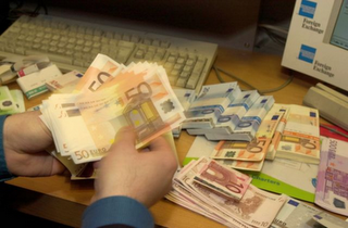 Απάτη - μαμούθ 4 εκατ. ευρώ με πιστωτικές κάρτες - Φωτογραφία 1