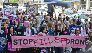 ΣΙΚΑΓΟ: Διαδηλώνουν κατά του ΝΑΤΟ - Φωτογραφία 1