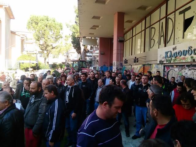 Πορεία διαμαρτυρίας στο κέντρο του Αγρινίου από τους αγρότες - Φωτογραφία 2