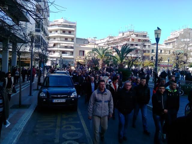 Πορεία διαμαρτυρίας στο κέντρο του Αγρινίου από τους αγρότες - Φωτογραφία 3
