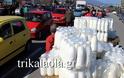 ΤΡΙΚΑΛΑ: Αγρότες και κτηνοτρόφοι μοίρασαν 5.000 μπουκάλια φρέσκο γάλα στο μπλόκο - Εφεραν και τον μικρό Αλέξη... [photos+video] - Φωτογραφία 2