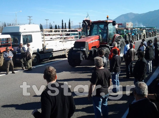 Λαμία: Αγρότες και φορείς έκλεισαν την εθνική οδό [photos] - Φωτογραφία 6