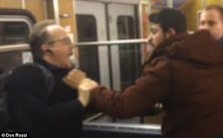 Σοκαριστικό βίντεο: Μετανάστες πιάνονται στα χέρια με συνταξιούχους μέσα στο μετρό... [video] - Φωτογραφία 1