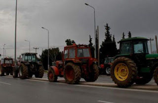 Έφοδος των αγροτών της Κ. Αχαϊας στην Πάτρα - Σκληραίνουν τη στάση τους και απειλούν με κλείσιμο των διοδίων του Ρίου - Φωτογραφία 1