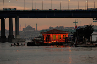 Ένοπλη επίθεση στην Κωνσταντινούπολη... - Φωτογραφία 1