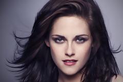 Δείτε την Kristen Steward ατημέλητη με το τσιγάρο στο χέρι... [photos]