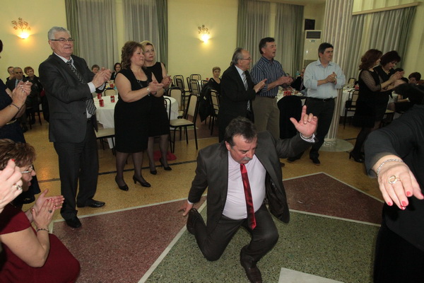 ΕΑΑΣ ΤΡΙΚΑΛΩΝ: ΚΟΠΗ ΠΙΤΑΣ - ΒΡΑΒΕΥΣΗ ΑΡΙΣΤΟΥΧΩΝ ΜΑΘΗΤΩΝ - ΧΟΡΟΕΣΠΕΡΙΔΑΣ - Φωτογραφία 114