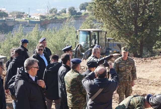 Φωτό από την επίσκεψη του ΥΕΘΑ Πάνου Καμμένου σε Κω, Λέρο, Σάμο, Χίο και Λέσβο όπου δημιουργούνται Κέντρα Υποδοχής Μεταναστών - Φωτογραφία 6