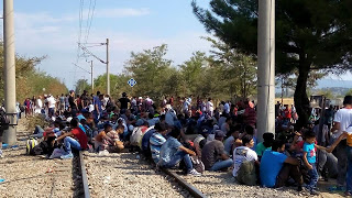Πάνω από 7.000 μετανάστες περιμένουν στην Ειδομένη... - Φωτογραφία 1