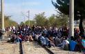Πάνω από 7.000 μετανάστες περιμένουν στην Ειδομένη...