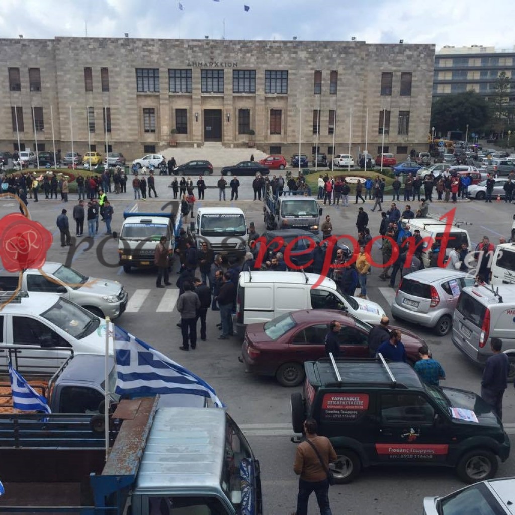 Ρόδος: Χάος στο κέντρο της πόλης – Η μαζικότερη κινητοποίηση των τελευταίων ετών - Φωτογραφία 7