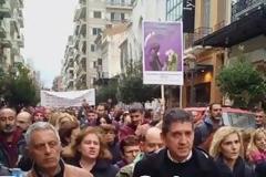 Πάτρα: Σε εξέλιξη οι πορείες στο κέντρο της πόλης - Χιλιάδες οι συμμετοχές από όλους τους επαγγελματικούς κλάδους
