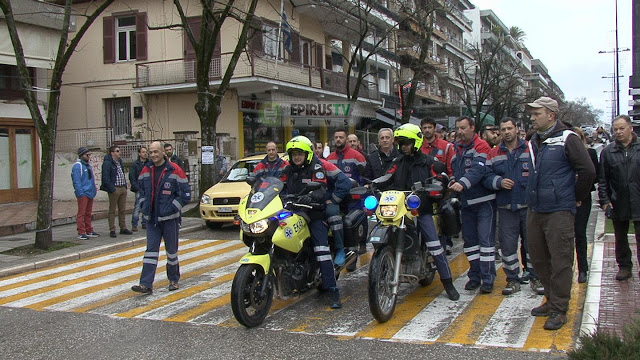 Νέκρωσαν  και τα Ιωάννινα ..Κόρνες ,σειρήνες και χιλιάδες διαδηλωτές στους δρόμους [photos+video] - Φωτογραφία 4