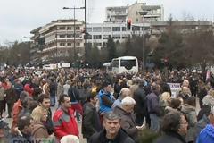 Νέκρωσαν  και τα Ιωάννινα ..Κόρνες ,σειρήνες και χιλιάδες διαδηλωτές στους δρόμους [photos+video]