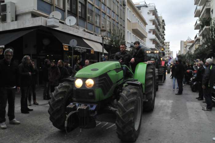 Μπλόκαρε το κέντρο από την πορεία του ΠΑΜΕ! Πάνω από 6.000 άτομα! Εγινε χαμός στην Πάτρα - Φωτογραφία 11