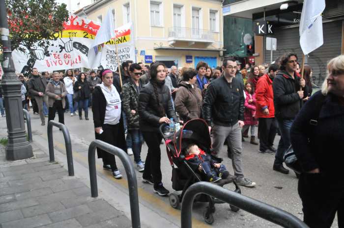 Μπλόκαρε το κέντρο από την πορεία του ΠΑΜΕ! Πάνω από 6.000 άτομα! Εγινε χαμός στην Πάτρα - Φωτογραφία 18