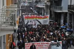 Μπλόκαρε το κέντρο από την πορεία του ΠΑΜΕ! Πάνω από 6.000 άτομα! Εγινε χαμός στην Πάτρα