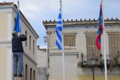 Κατέβασαν και έσκισαν την Ευρωπαϊκή Σημαία στο Ναύπλιο [photos+video]
