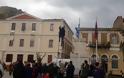 Κατέβασαν και έσκισαν την Ευρωπαϊκή Σημαία στο Ναύπλιο [photos+video] - Φωτογραφία 2