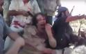 Βιντεο - ΣΟΚ: Οι τελευταίες στιγμές του Καντάφι πριν τον εκτελέσουν [ΣΚΛΗΡΕΣ ΕΙΚΟΝΕΣ] - Φωτογραφία 2