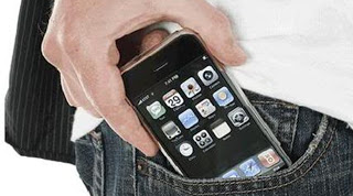 Μεγάλη προσοχή: Γιατί δεν πρέπει να βάζετε το κινητό στην τσέπη; - Φωτογραφία 1