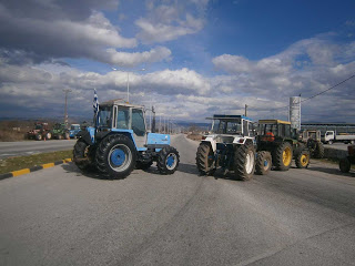 Δικογραφία σε βάρος αγροτών του «μπλόκου» από την Τροχαία Τρικάλων - Φωτογραφία 1