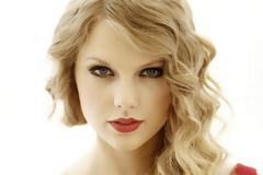 Τι έκανε η αστυνομία έξω από τη βίλα της Taylor Swift; [photos]
