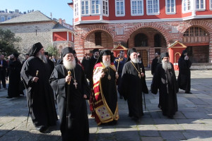 7916 - Υποδοχή Μητροπολίτου Κορίνθου Διονυσίου στην Ι.Μ.Μ. Βατοπαιδίου για την πανήγυρη της Παναγίας Παραμυθίας - Φωτογραφία 1