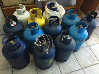 Έκρυβαν 12 φιάλες υγραερίου σε Ι.Χ. - Συλλήψεις για παρεμπόριο στην ορεινή Ξάνθη - Φωτογραφία 1